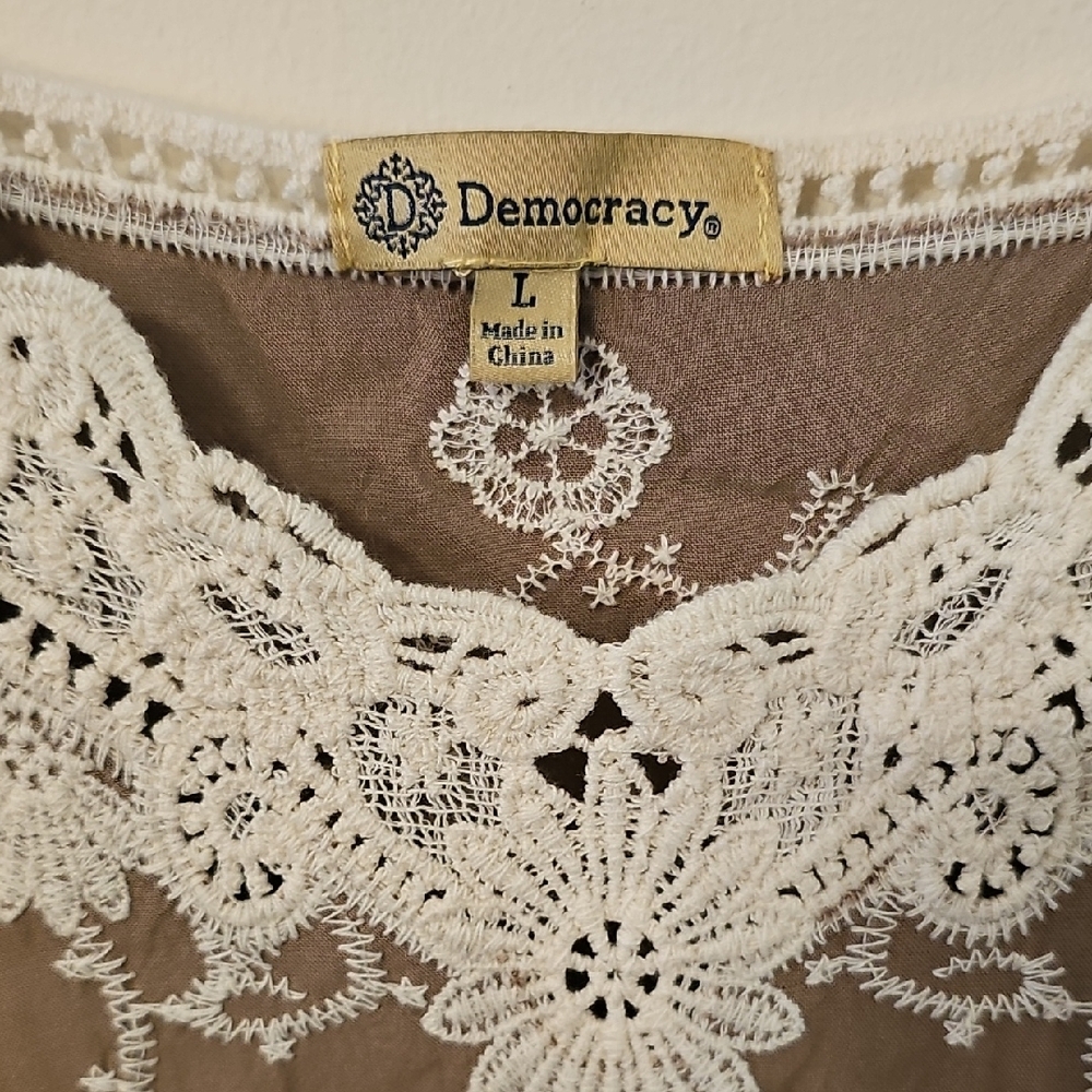 Democracy Elegant Lace Trimmed Brown Top - Picture 2 of 6
